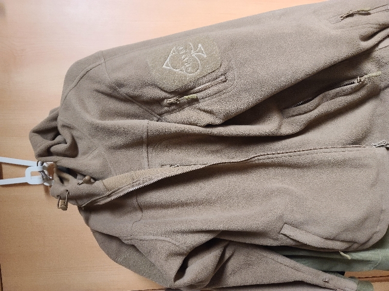 184.80.L 한사이즈 작게 하면 딱 맞습니다.