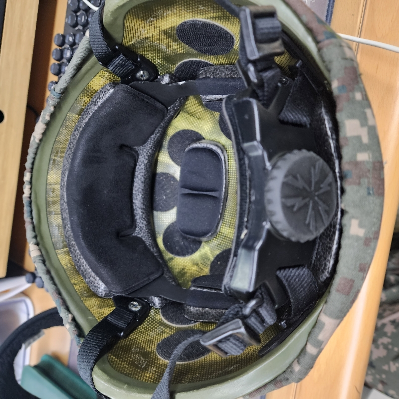 군 현용헬멧에 결합해봤습니다