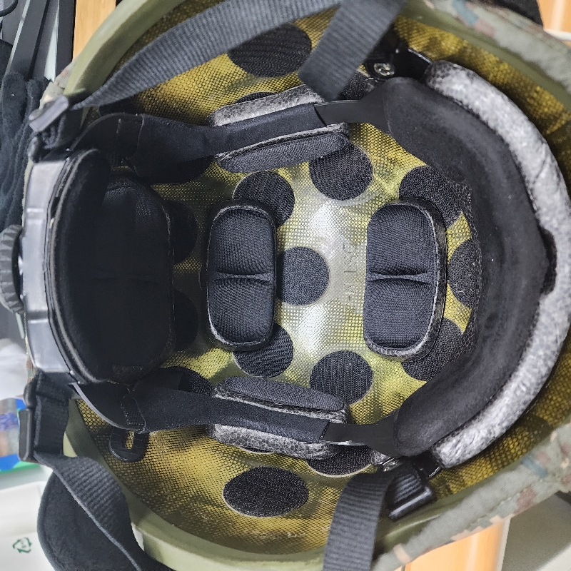 군 현용헬멧에 결합해봤습니다