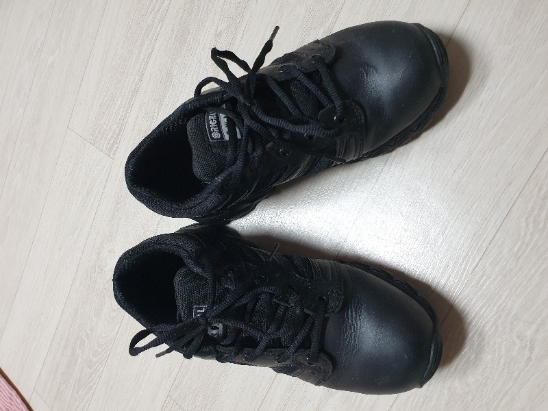 보기와 달리 편하고 착용감이 뛰어납니다.