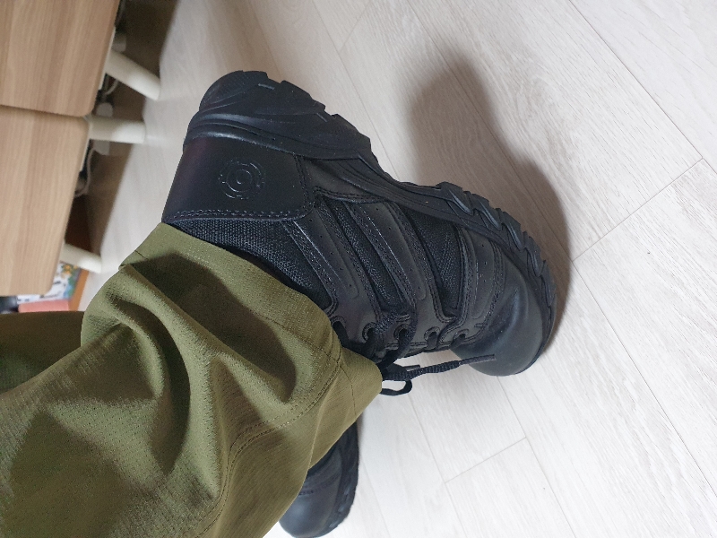 보기와 달리 편하고 착용감이 뛰어납니다.