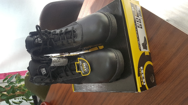 드디어 제 발에 착 감기는 녀석을 만났네요.