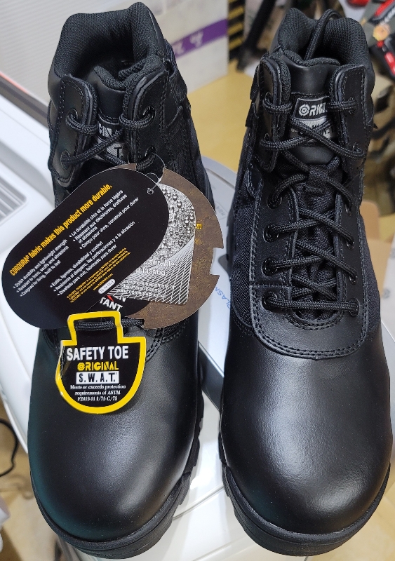 보내주신 오리지널 스와트 6인치 사이드 지퍼 방수 전술화 잘 받았습니다.