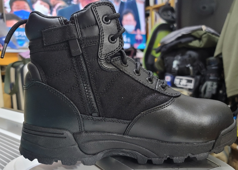 보내주신 오리지널 스와트 6인치 사이드 지퍼 방수 전술화 잘 받았습니다.