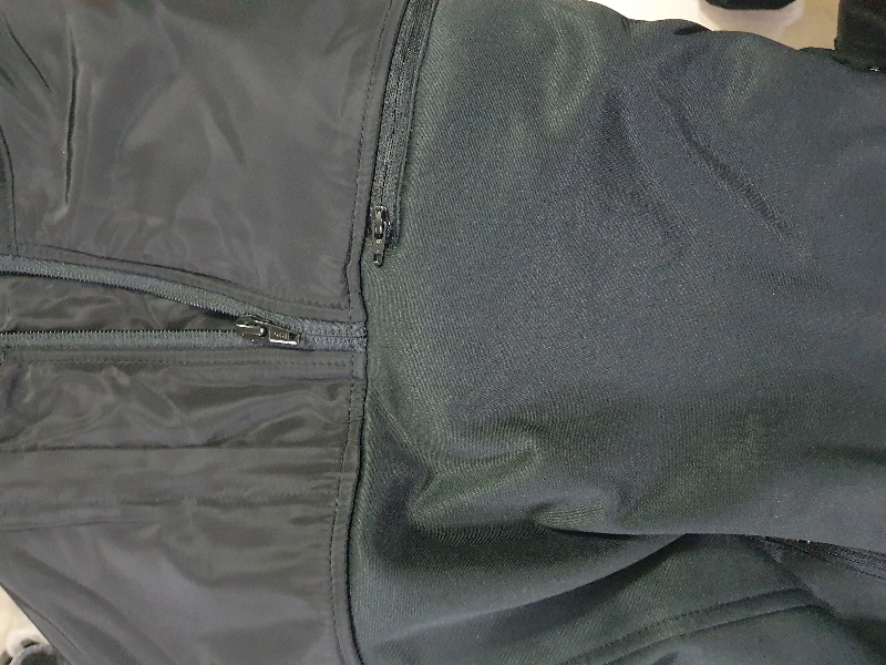 사이즈가 좀 타이트하네요