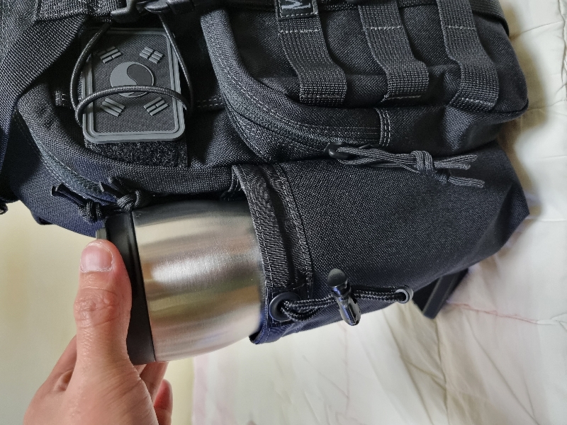 간단한 소지품을 넣고 매고 다니기 좋아보입니다.