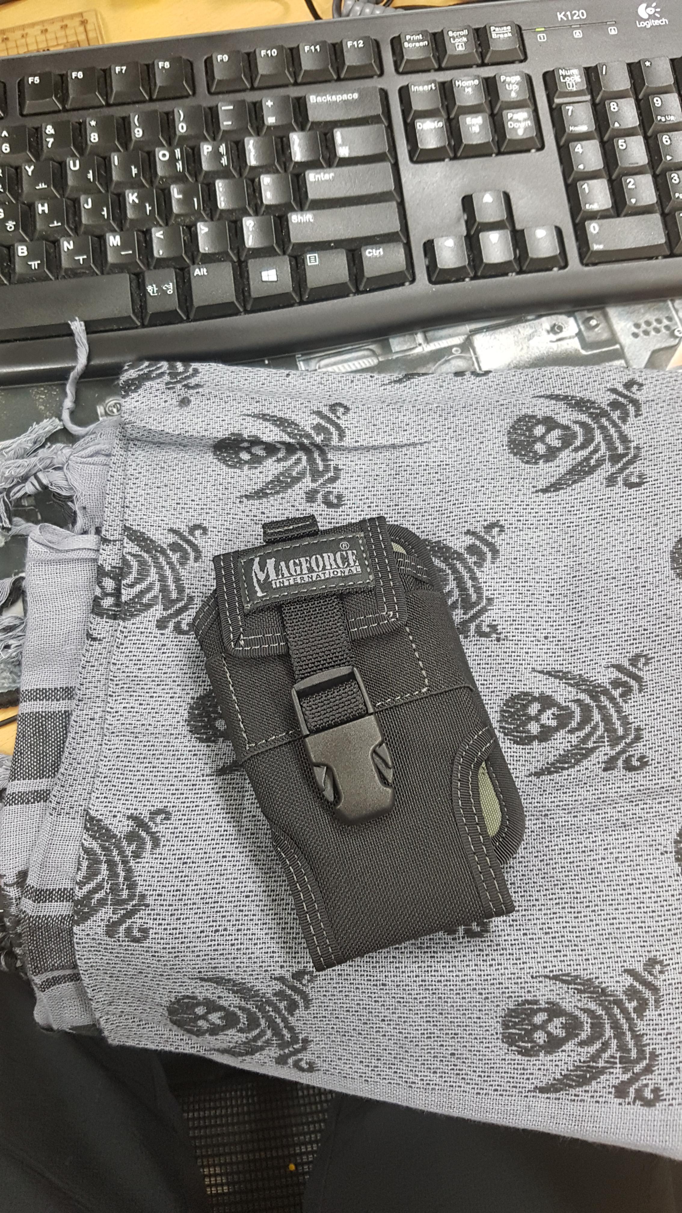 요즘 나오는 갤시리즈에는 살짝 작은거 같아요