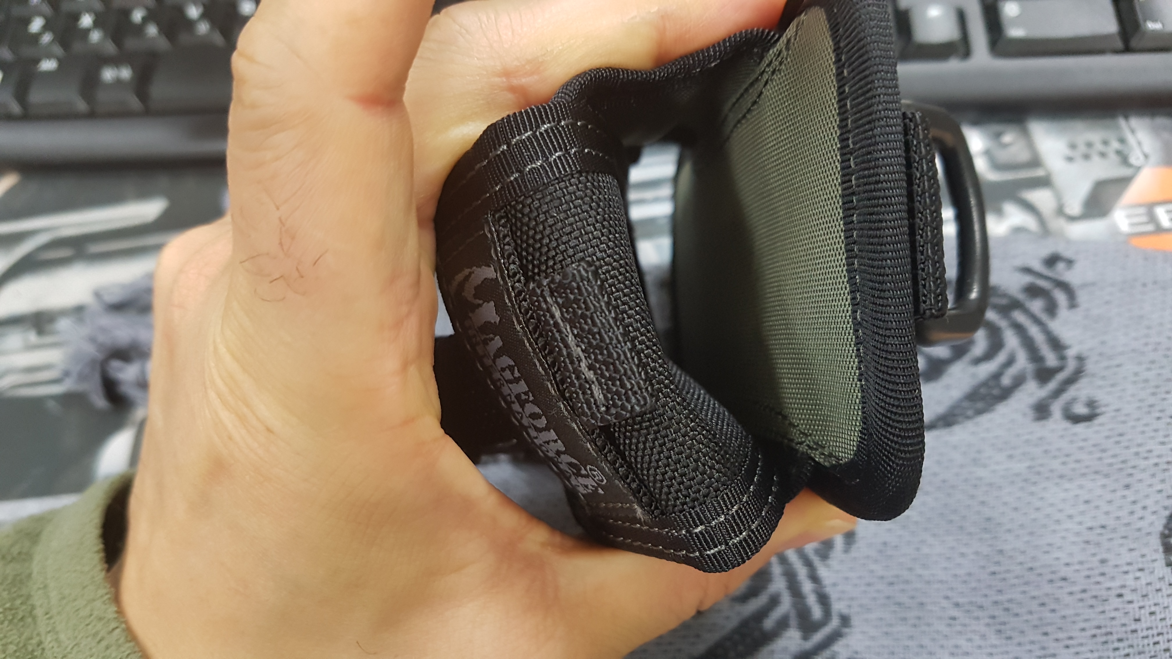 요즘 나오는 갤시리즈에는 살짝 작은거 같아요