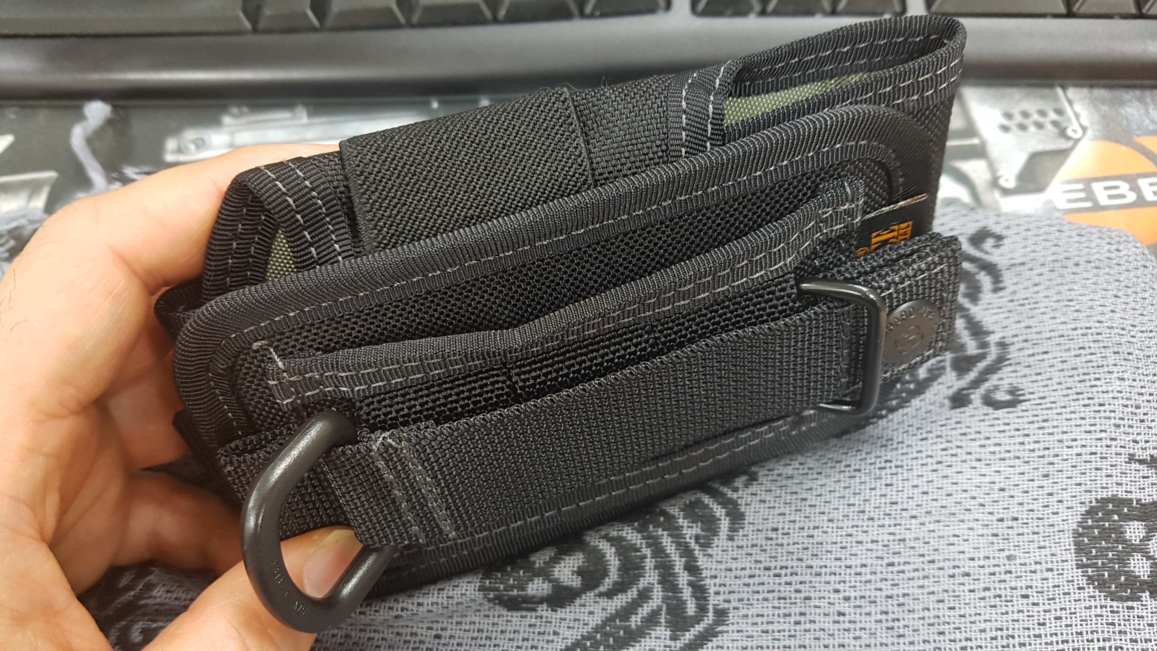 요즘 나오는 갤시리즈에는 살짝 작은거 같아요