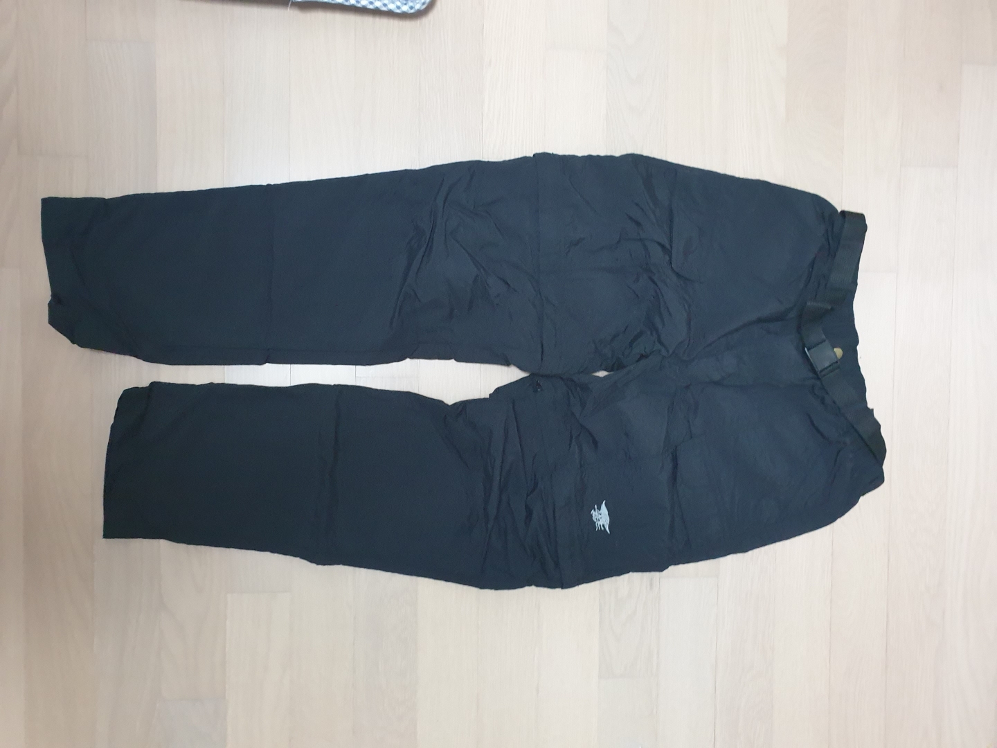 얇아서 지금 입기 딱좋네요.