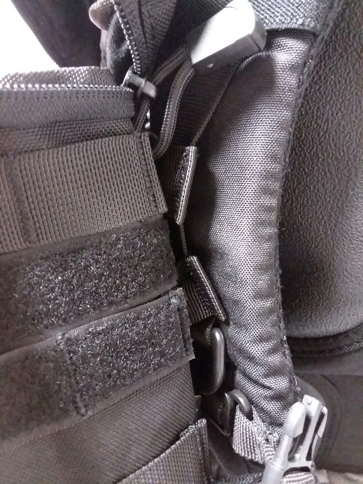 스페이버 고스트가방 어깨끈에는 몰리가 없는데