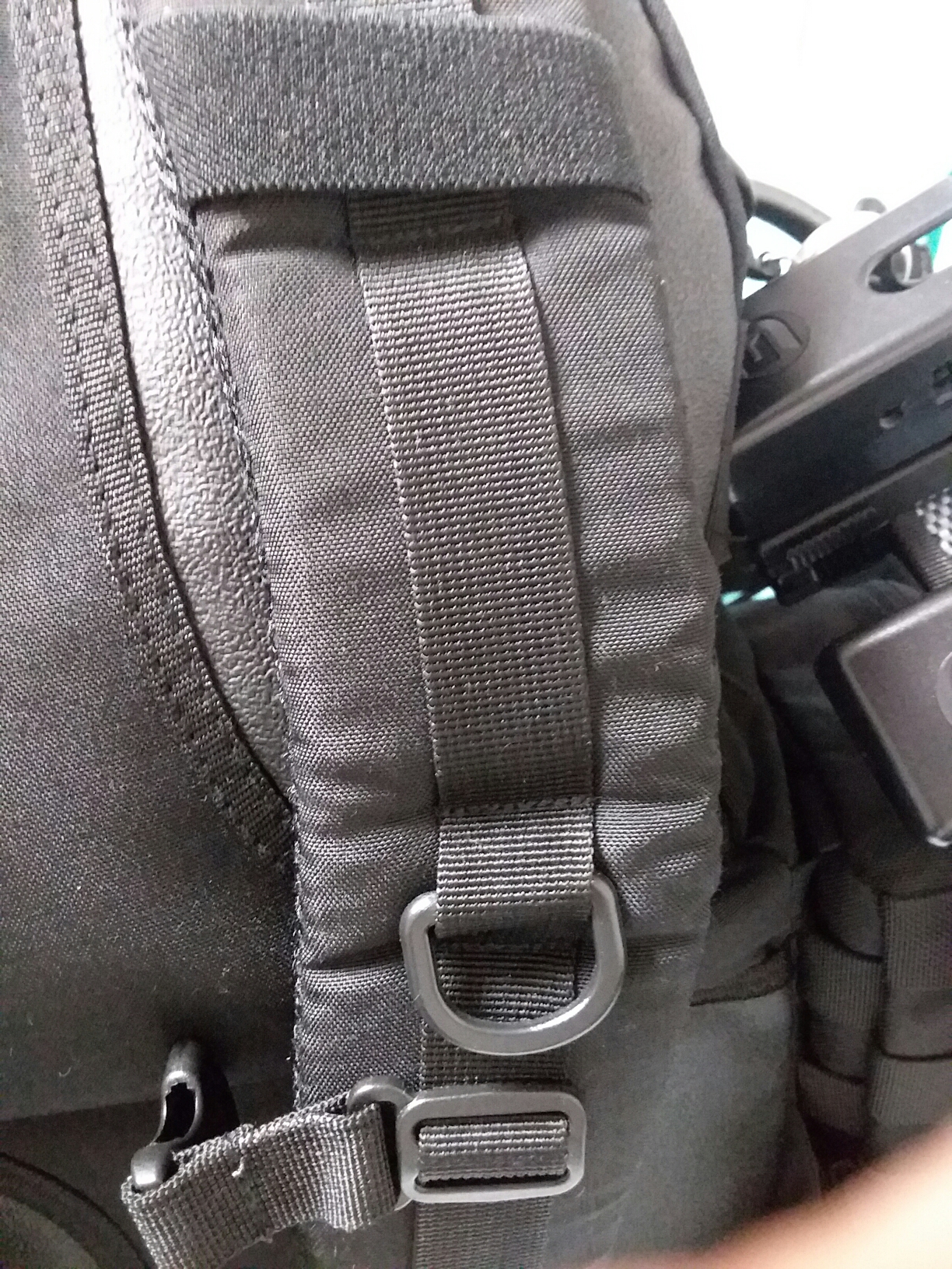 스페이버 고스트가방 어깨끈에는 몰리가 없는데