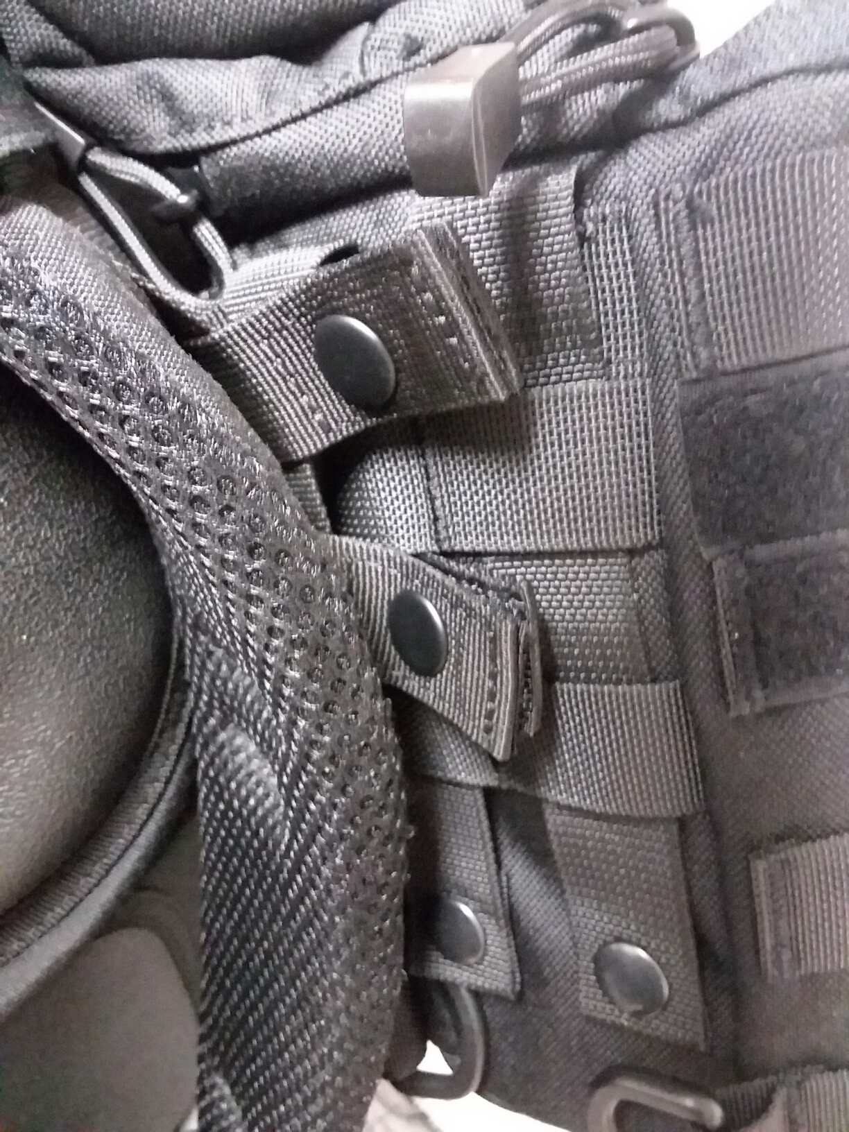 스페이버 고스트가방 어깨끈에는 몰리가 없는데