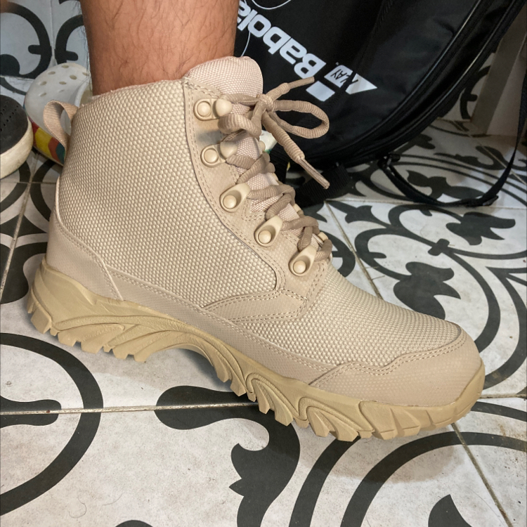 나이키 조던과 전술화의 중간쯤?