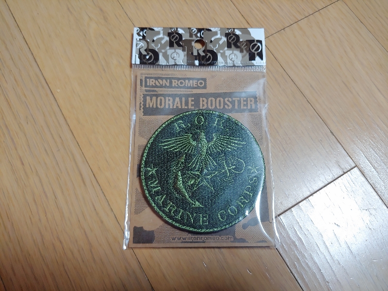 검정색 자켓하고도 잘 어울리네요