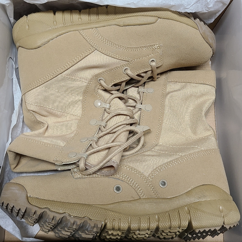 가볍게 신기 좋아요.