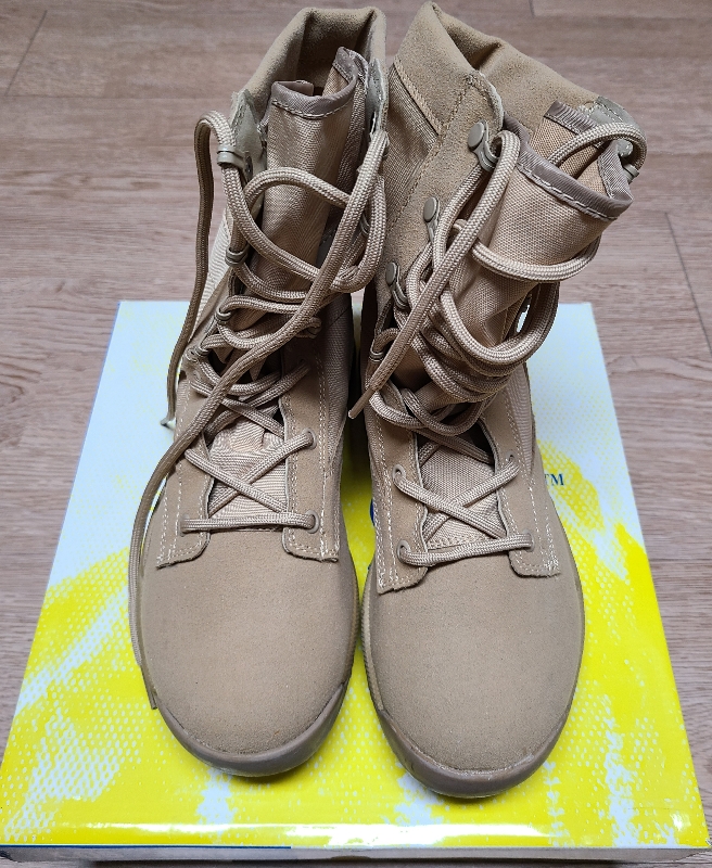 가볍게 신기 좋아요.