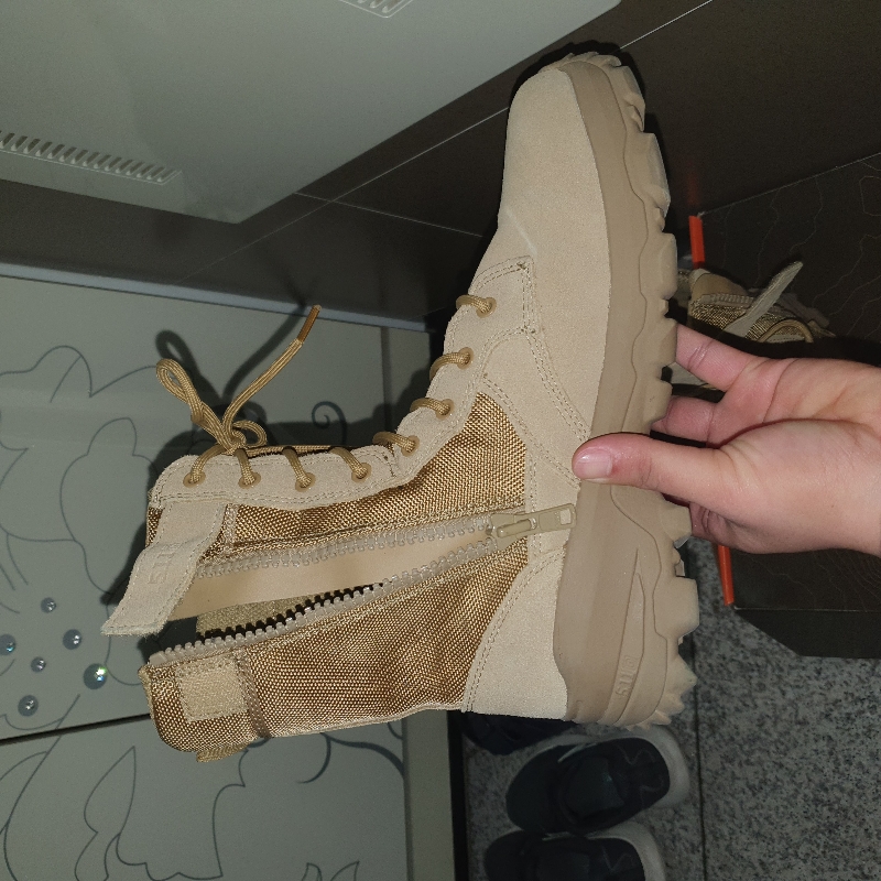 겨울용 안전화 대용으로 딱 좋네요