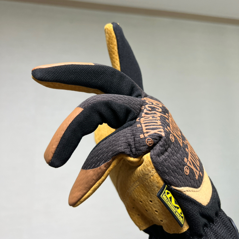 질기고 튼튼한 장갑입니다