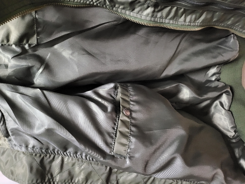 춘추용 자켓으로 가성비 아주 좋습니다