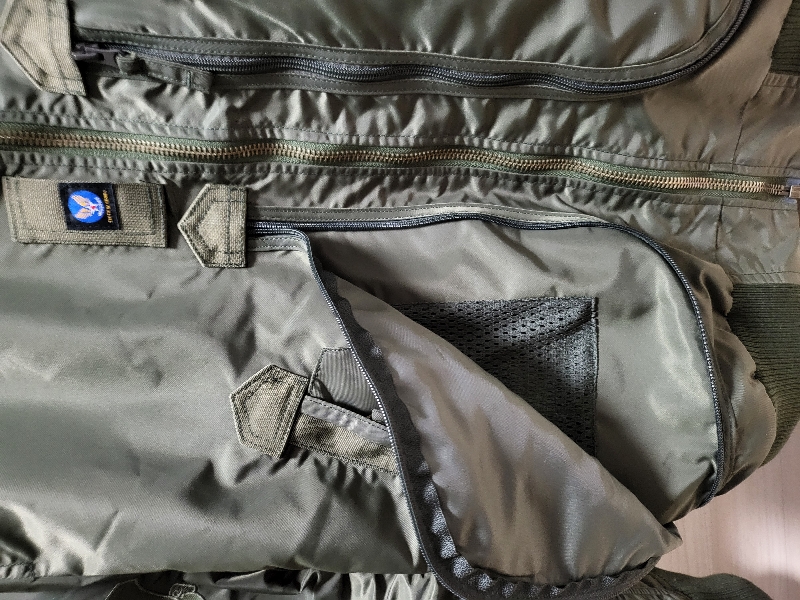 춘추용 자켓으로 가성비 아주 좋습니다