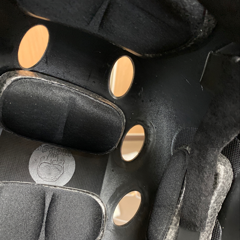 카본 섬유 맞나요 ?