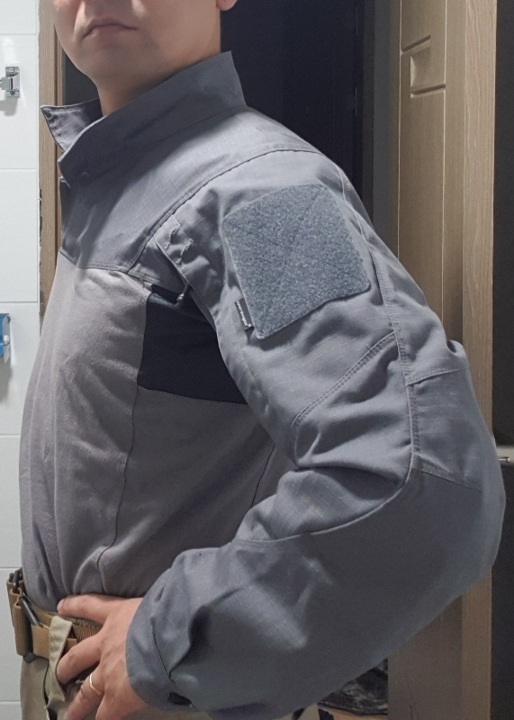 컴뱃 셔츠 기능을 다 갖춘듯