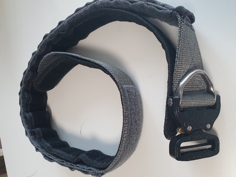 단단하게 잡아줍니다