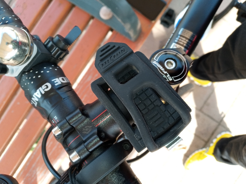 나이트 아이즈 핸들 밴드