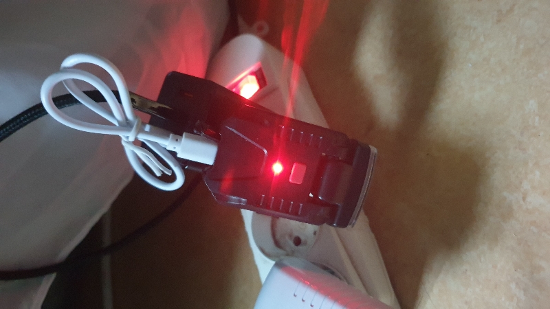 작지만 강렬한 빛