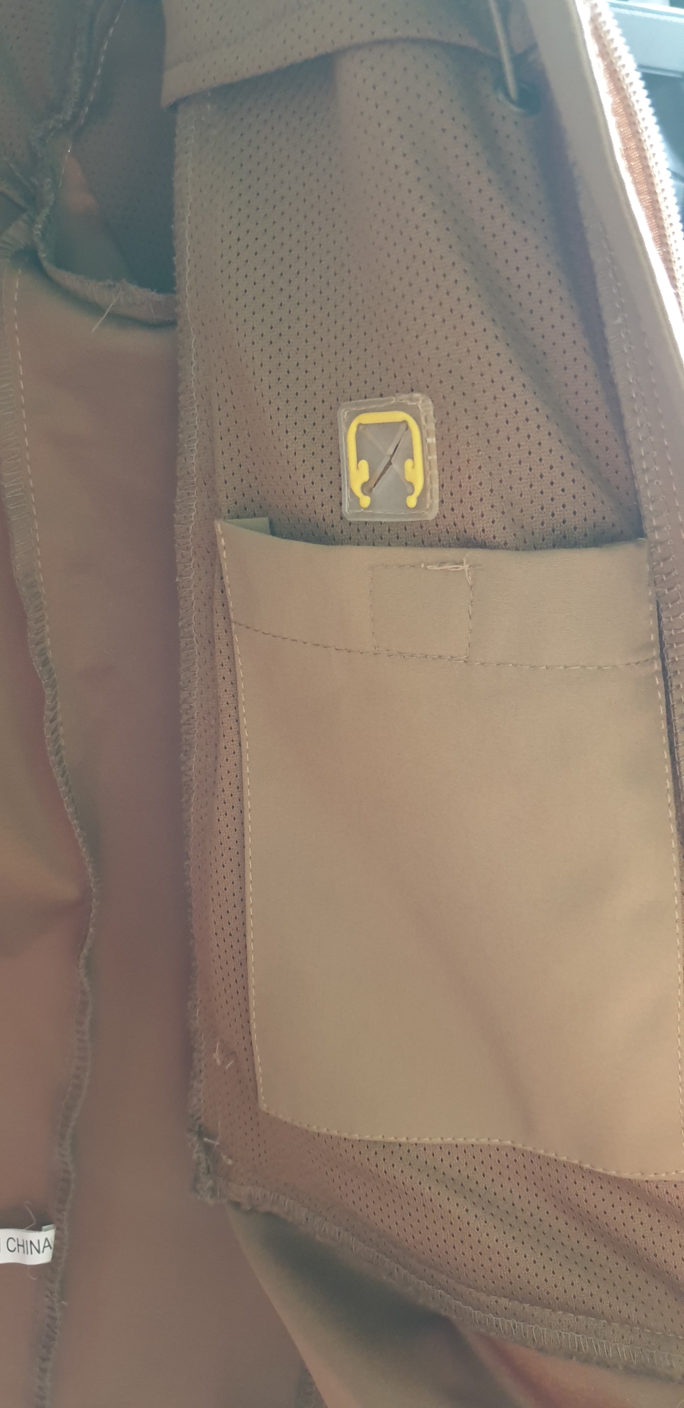 멋있는 디자인, 기능성 포켓등 강점이 많은 제품