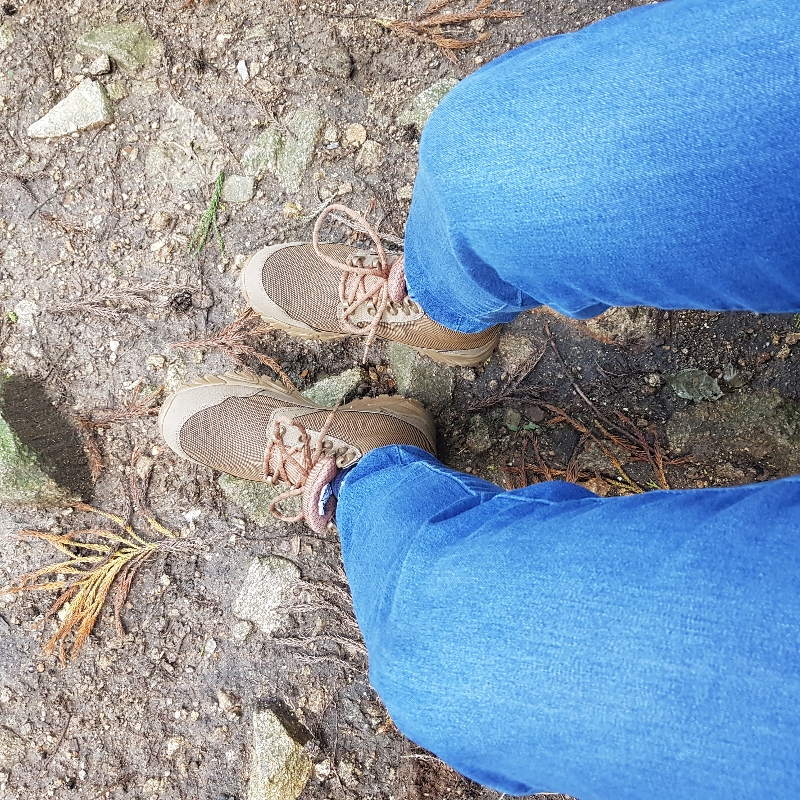 튼튼하고 발수잘되고 좋습니다.