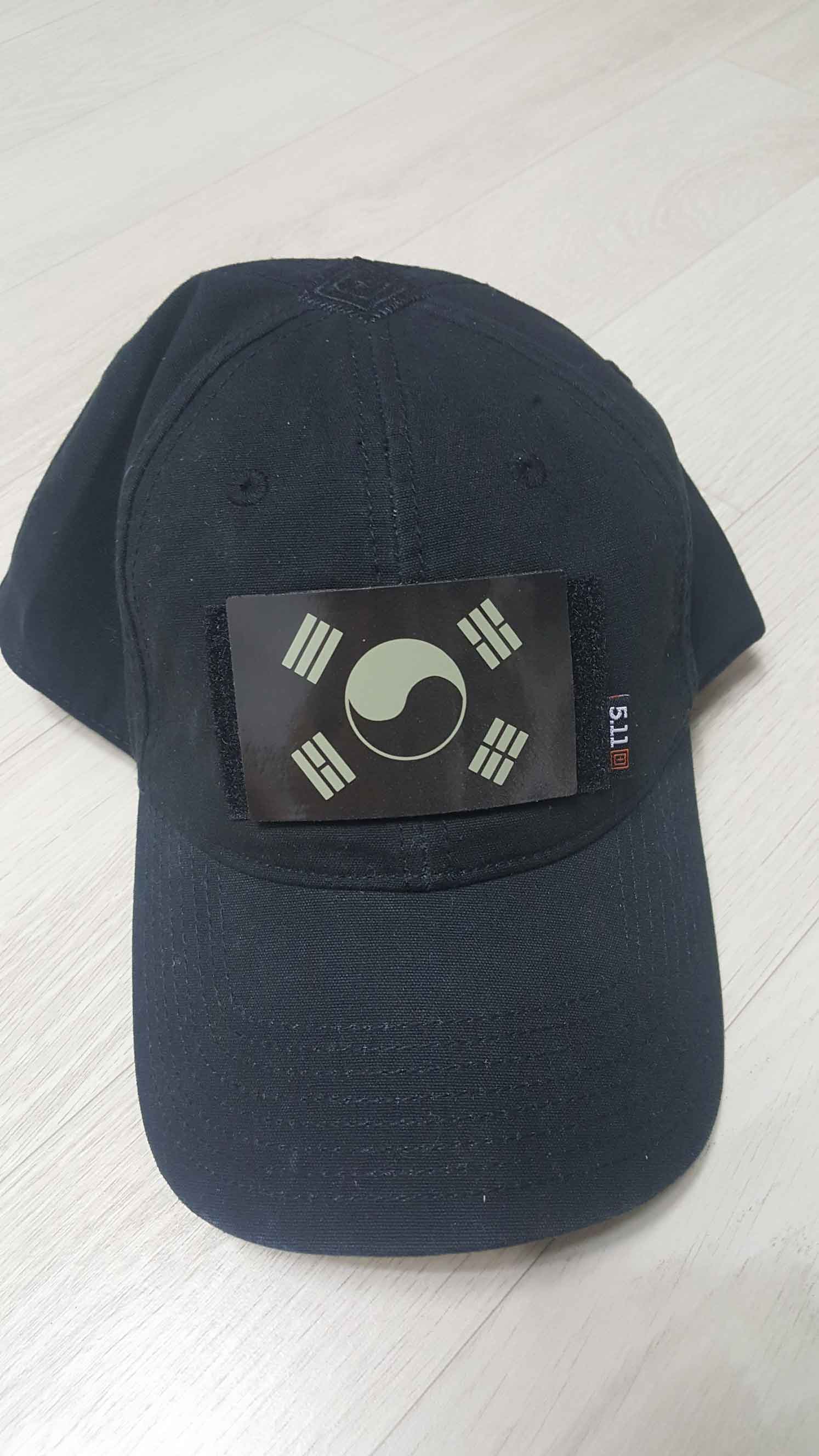 너무 맨들맨들한 태극기...