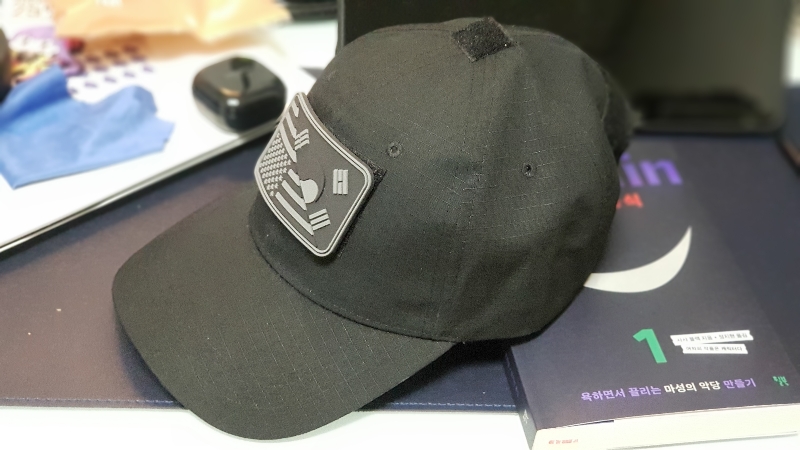 적당한 모자네요.