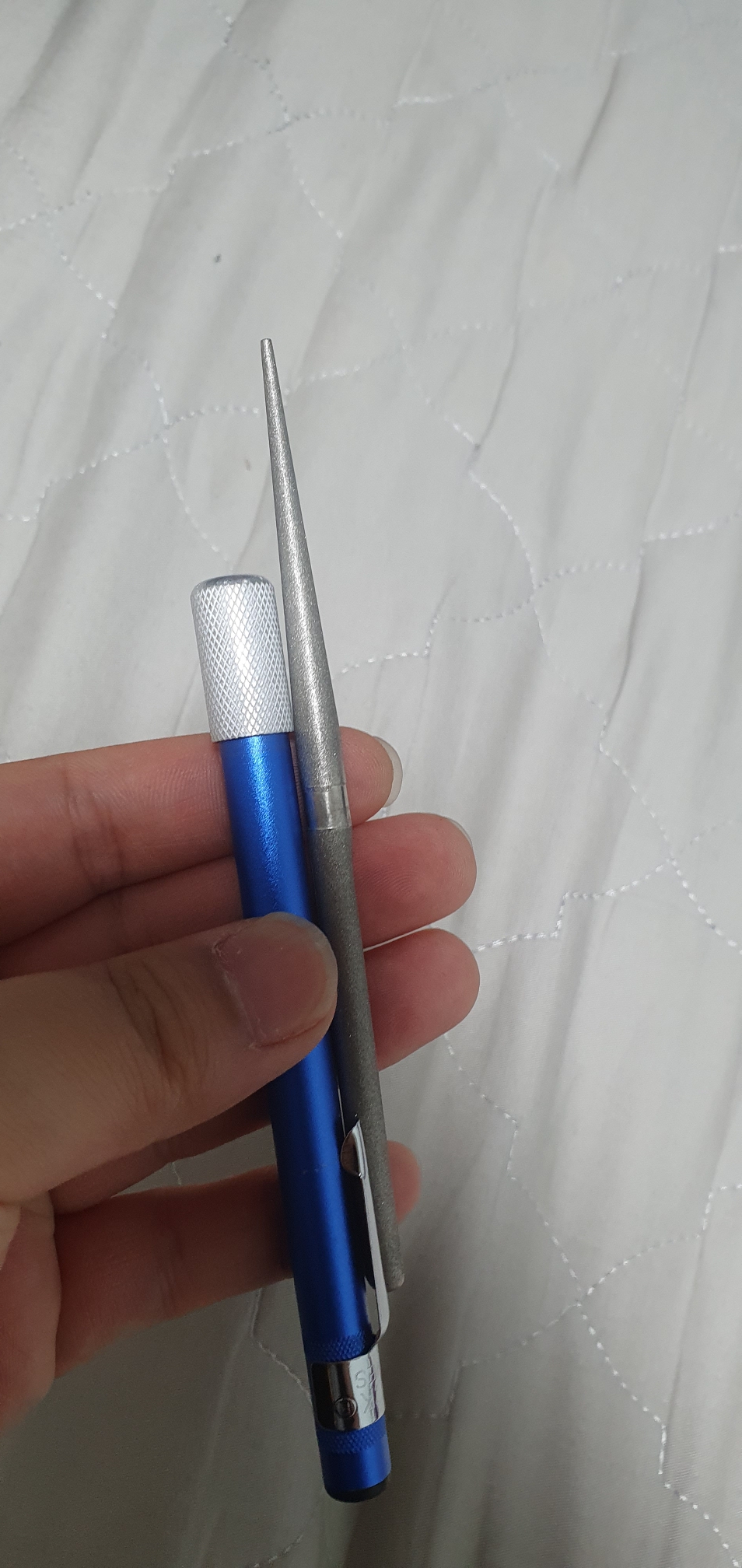 서레이션이 있는 나이프에 사용하기 좋습니다.