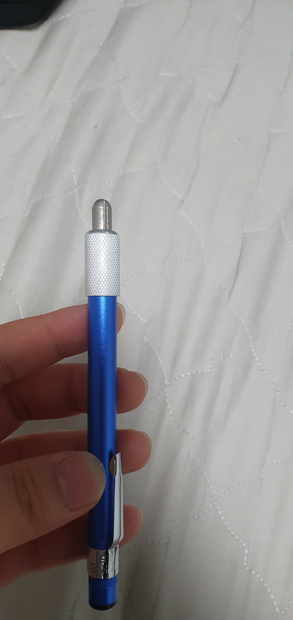 서레이션이 있는 나이프에 사용하기 좋습니다.