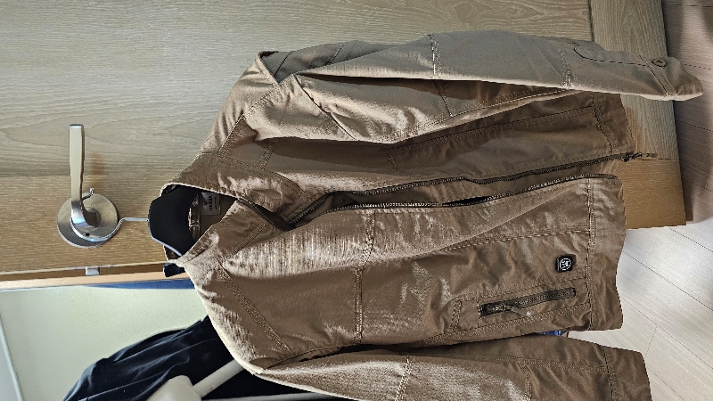 170 / 66 / M 타이트하게 맞음. 가성비 자켓