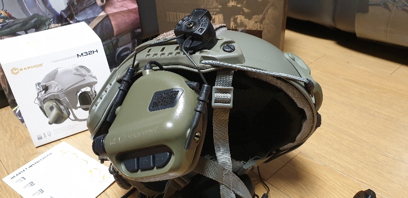 청력 보호와 무전통신을 위한 필수 장비