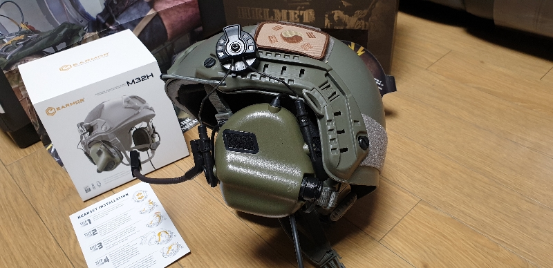 청력 보호와 무전통신을 위한 필수 장비