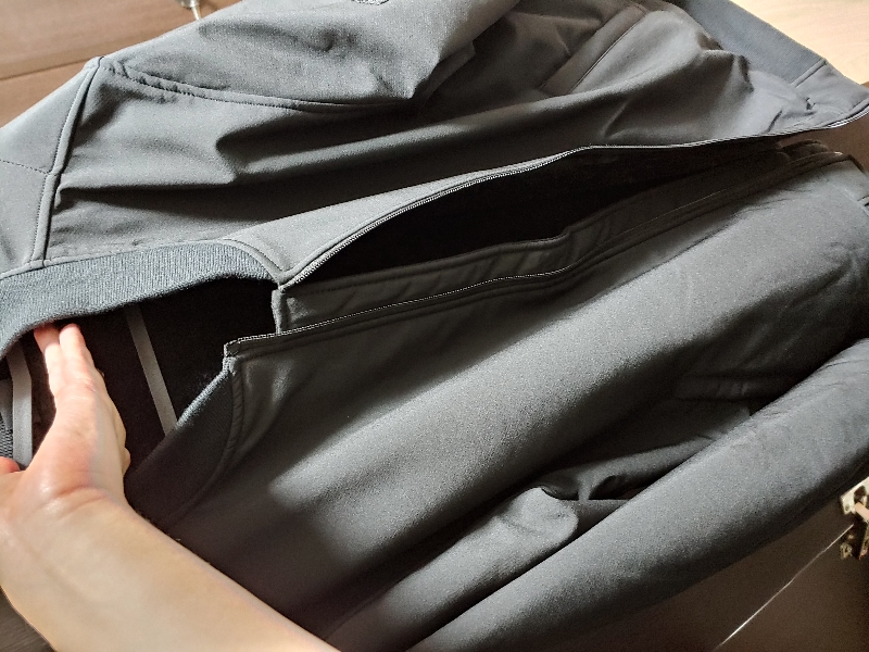 평범하게 작업복 느낌이 나네요