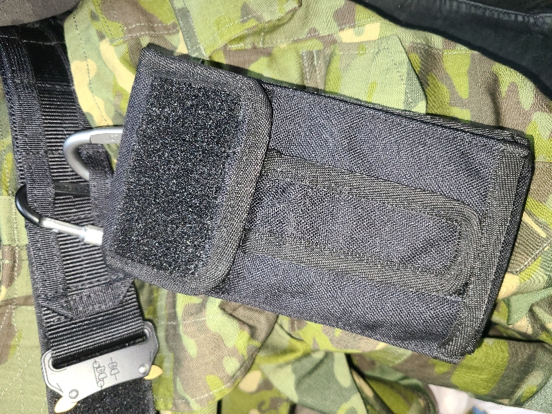 핸드폰넣고 다니면 좋네요