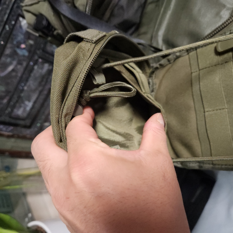 작지만 특별한 파우치