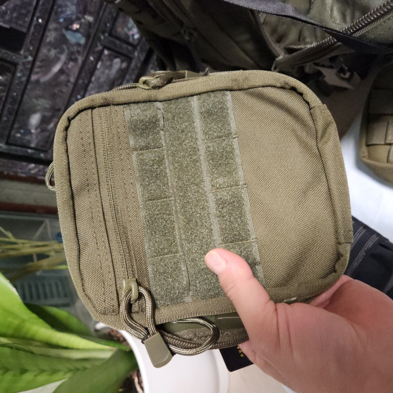 작지만 특별한 파우치