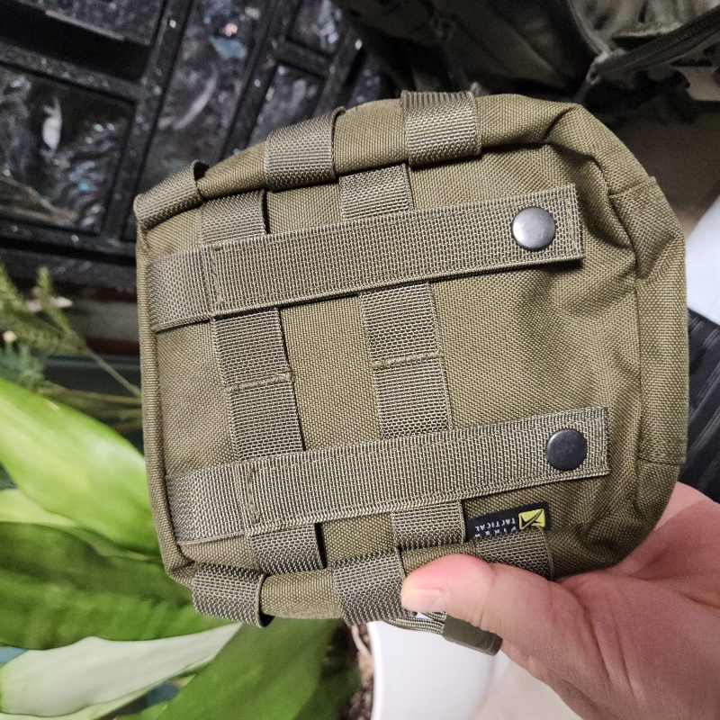 작지만 특별한 파우치