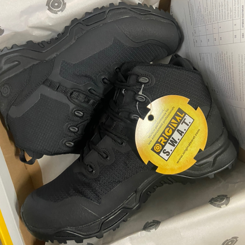 운동화 정사이즈로 했더니 딱맞고 좋습니다