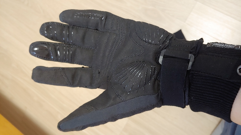 중지8.5  손너비 9 인  조막손 유저