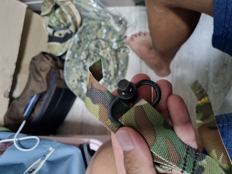 몸쪽으로 달아놓으면 구보할때 빠집니다