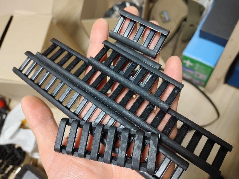 피카티니 레일커버