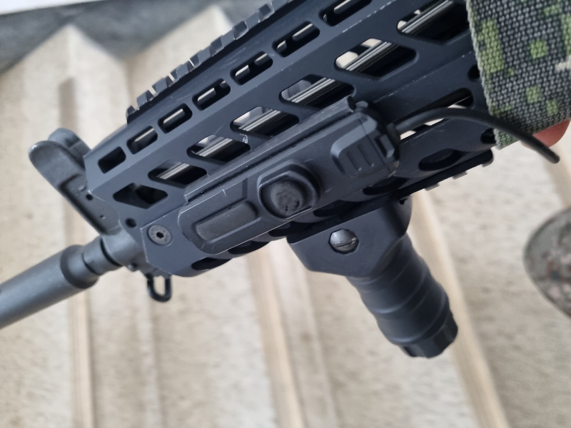 크지만 밝고ir 나와서 좋아요