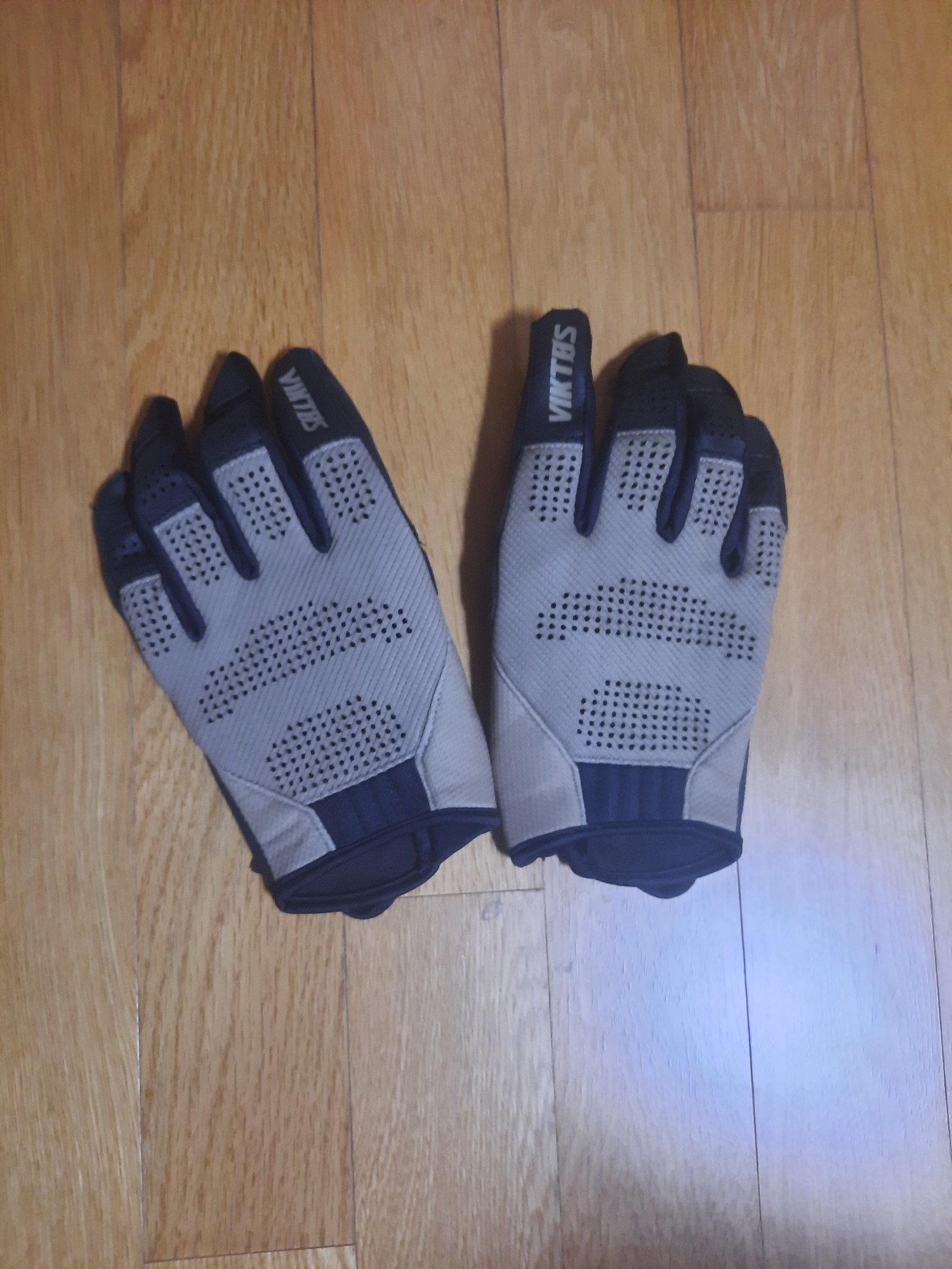 통풍 잘되고 얇으면서 튼튼하네요